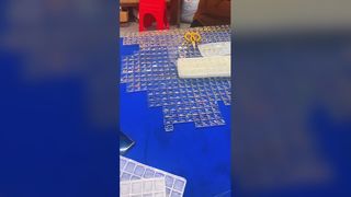 Özelleştirilmiş Modern Moda Sanat Cam Led Avize Amber Şeffaf Dekoratif Kolye Projesi Kurulumu