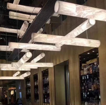 Özel otel kapalı dekor modern asılı yemek odası kolye Işık İskandinav lüks tunç alabaster doğrusal büyük şamdan