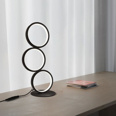 Üç Halka Elegant Metal Masa Lambası Oturma Odası Yatak Odası Otel Kulübü Işıklandırması Modern Dimmable Alüminyum Masa Işığı