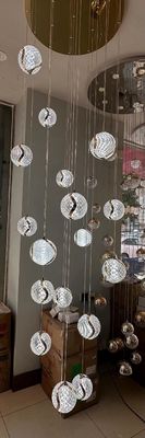 Villa Hotel Loft Merdiven Asılı Işık Donanım Tasarımı Modern Akrilik Dalgalanmış Top Pendant Lamp With LED Light Strip