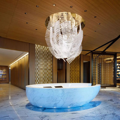 Yaratıcı Kristal Işık Özel Modern Lüks Beyaz Sanat Tavan Çerçeve Özel Şekil ve Geniş Voltaj Aralığı