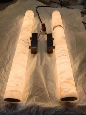 Modern Yatak Odası Yatak Yarı Altın ve Siyah LED Duvar Işığı İspanyol Doğal Alabaster