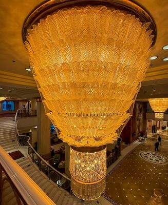 Lüks Altın Yaprak Kristal Çerim - 5 Yıldızlı Otel Lobisi için Büyük Merdiven Kolye Işığı